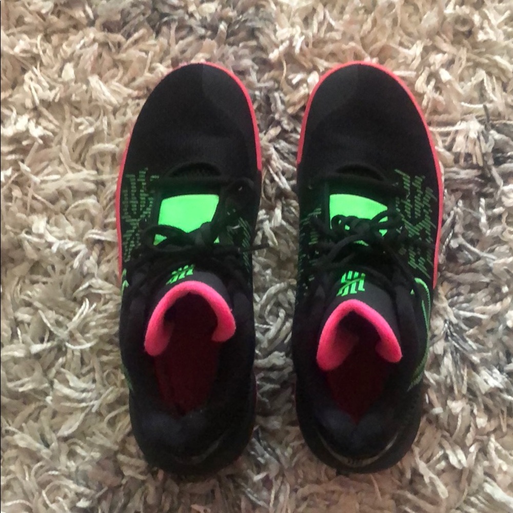 Kyrie Flytrap 2 'Black Hyper Pink'